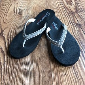Sketchers beaded flip flop